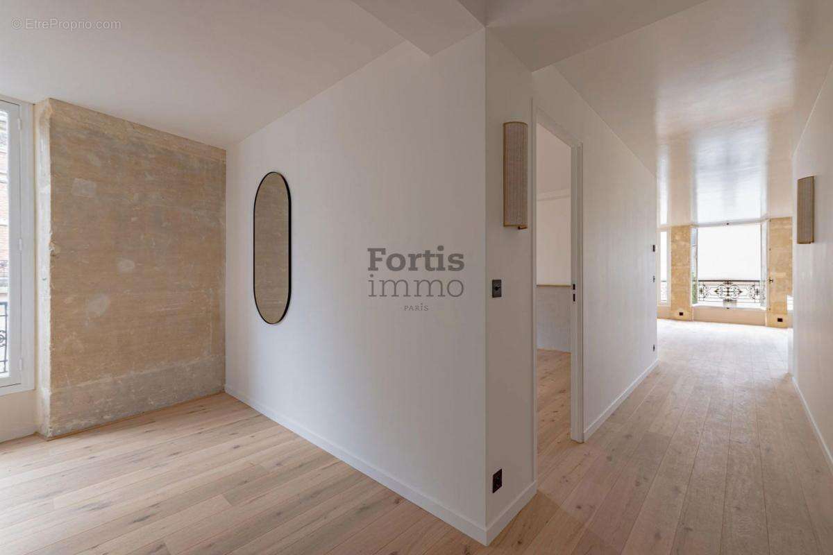 Appartement à PARIS-1E