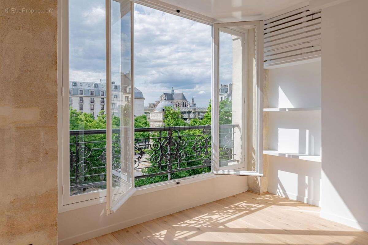 Appartement à PARIS-1E