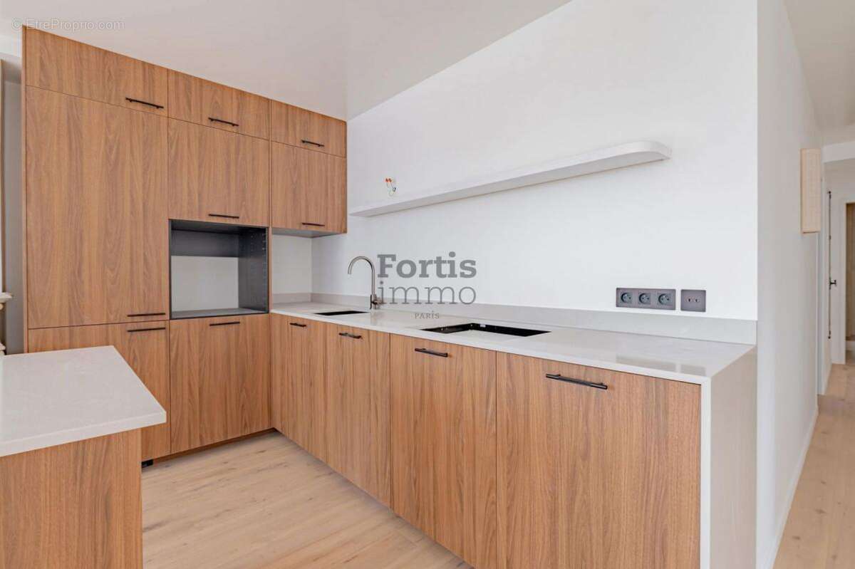 Appartement à PARIS-1E