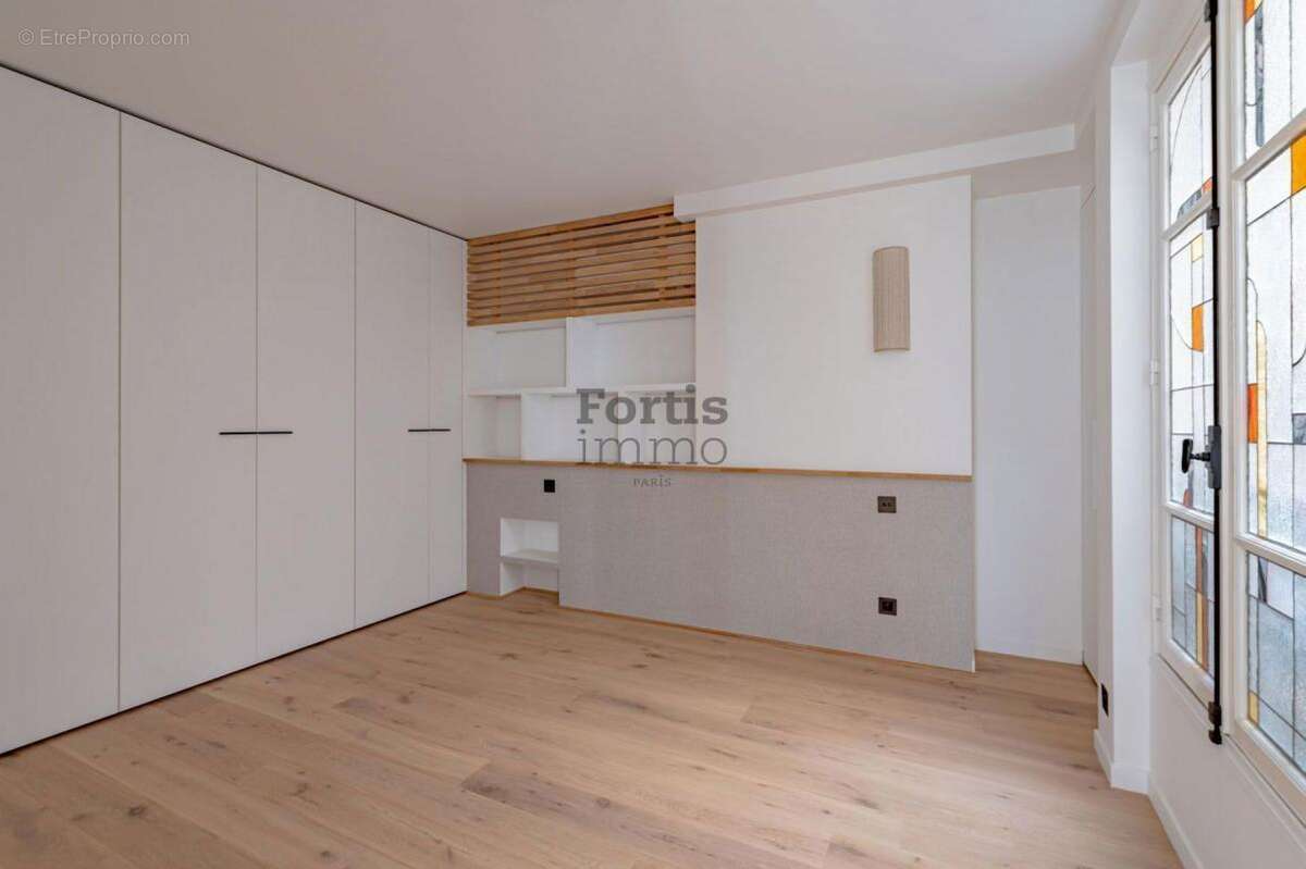 Appartement à PARIS-1E