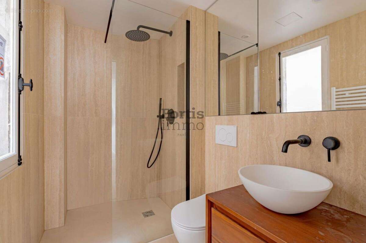 Appartement à PARIS-1E