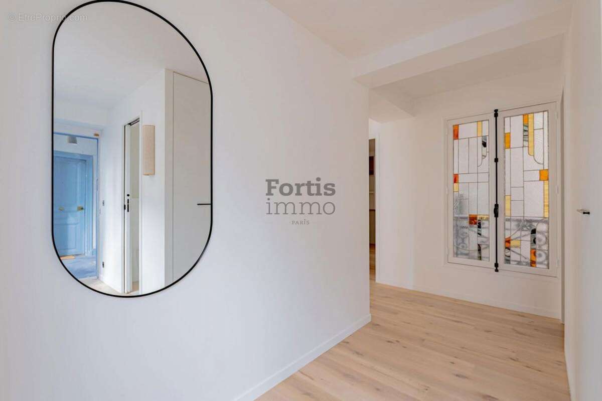 Appartement à PARIS-1E