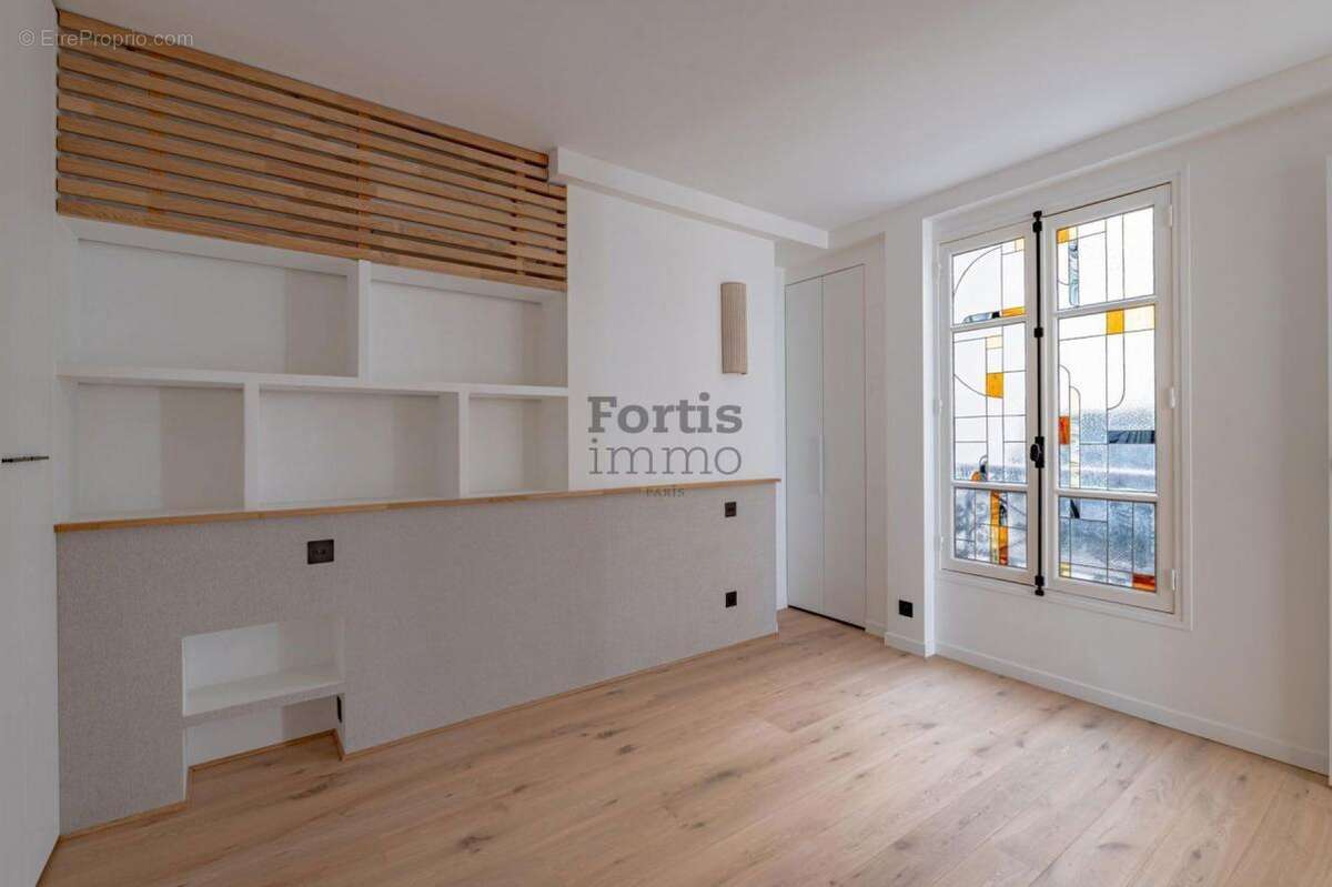 Appartement à PARIS-1E