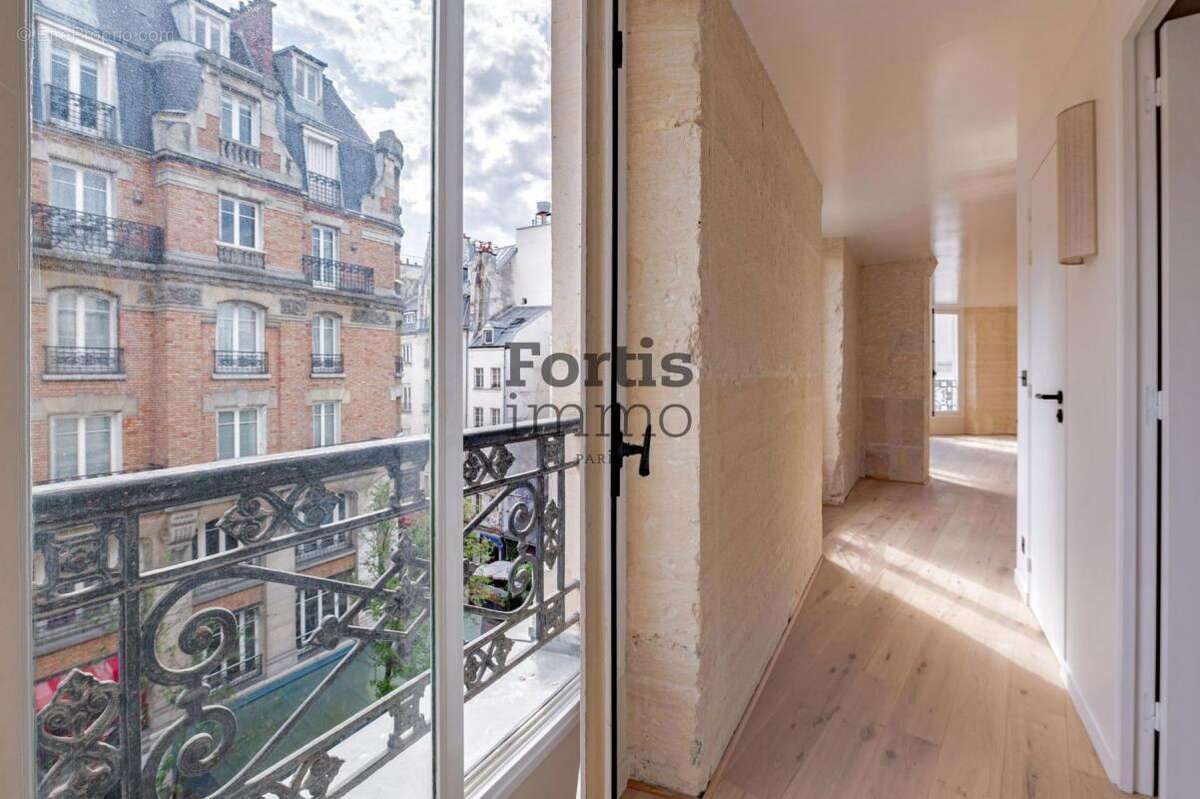Appartement à PARIS-1E