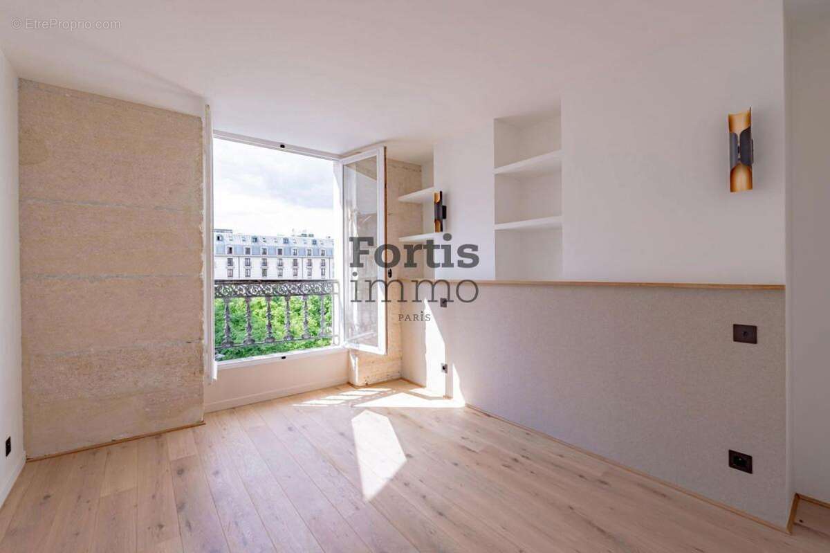 Appartement à PARIS-1E