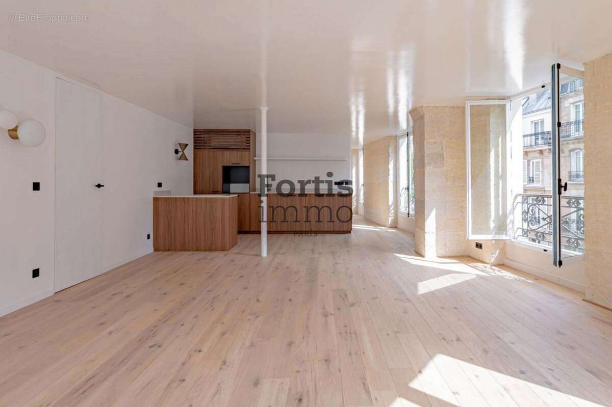 Appartement à PARIS-1E