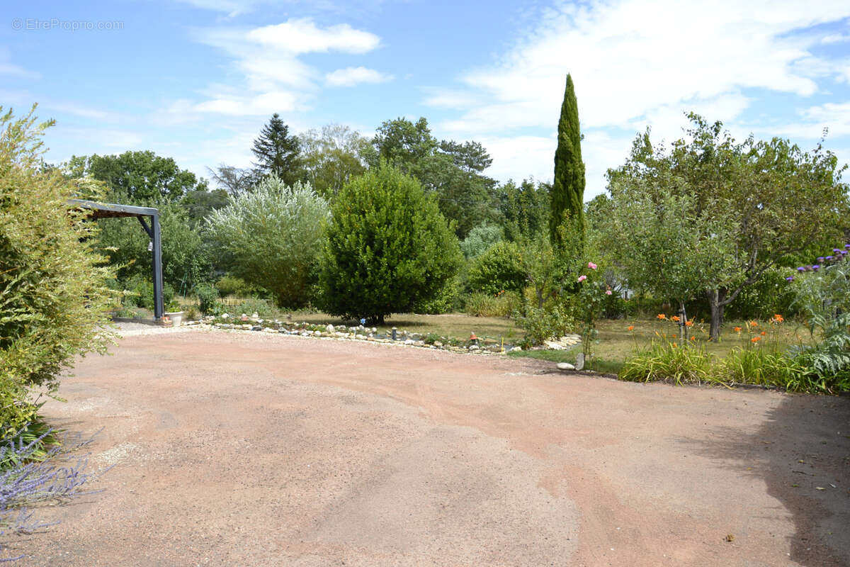 Maison à LA CHARMEE