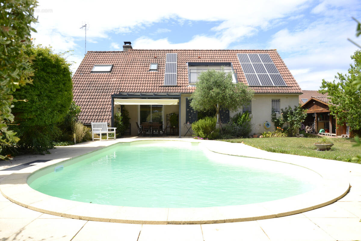 Maison à LA CHARMEE