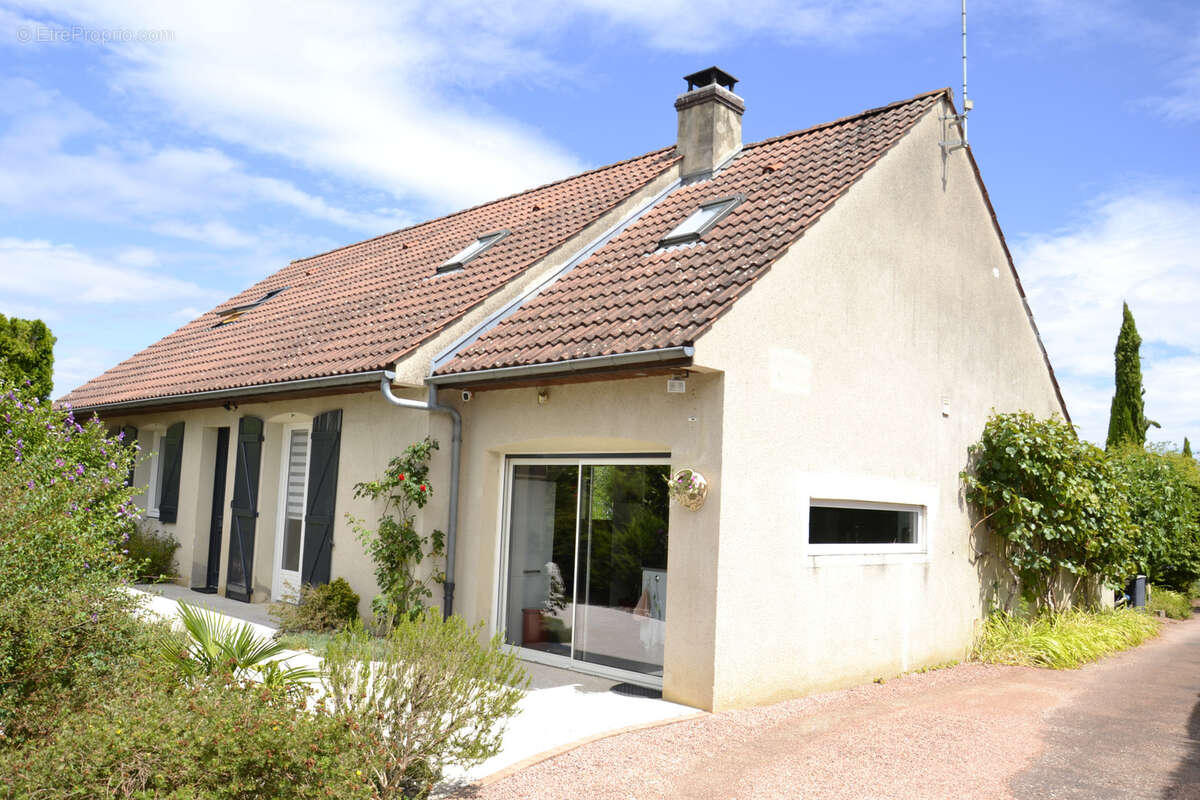 Maison à LA CHARMEE