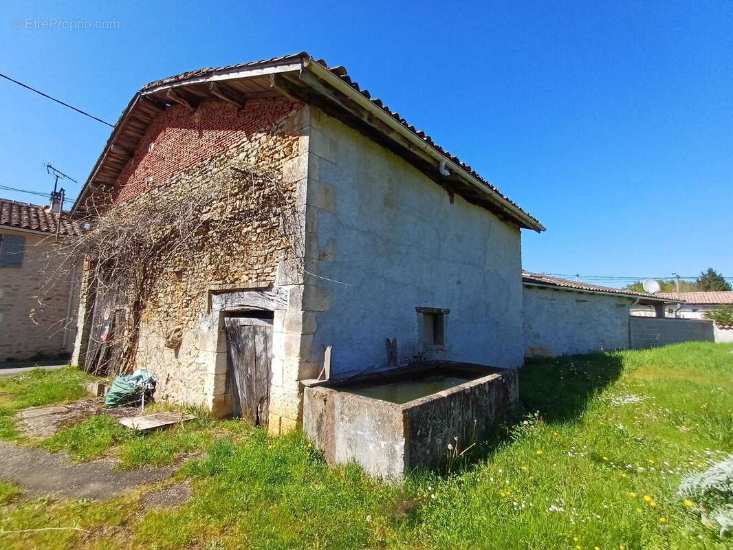 Maison à CHASSENEUIL-SUR-BONNIEURE