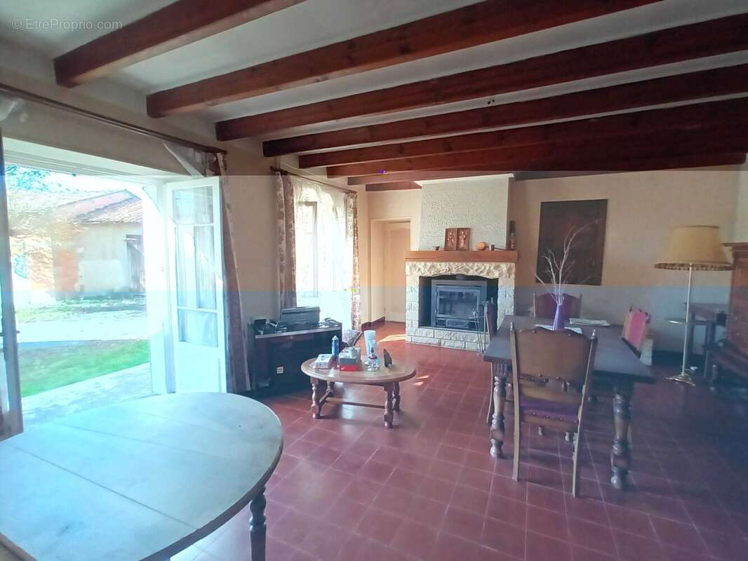 Maison à CHASSENEUIL-SUR-BONNIEURE