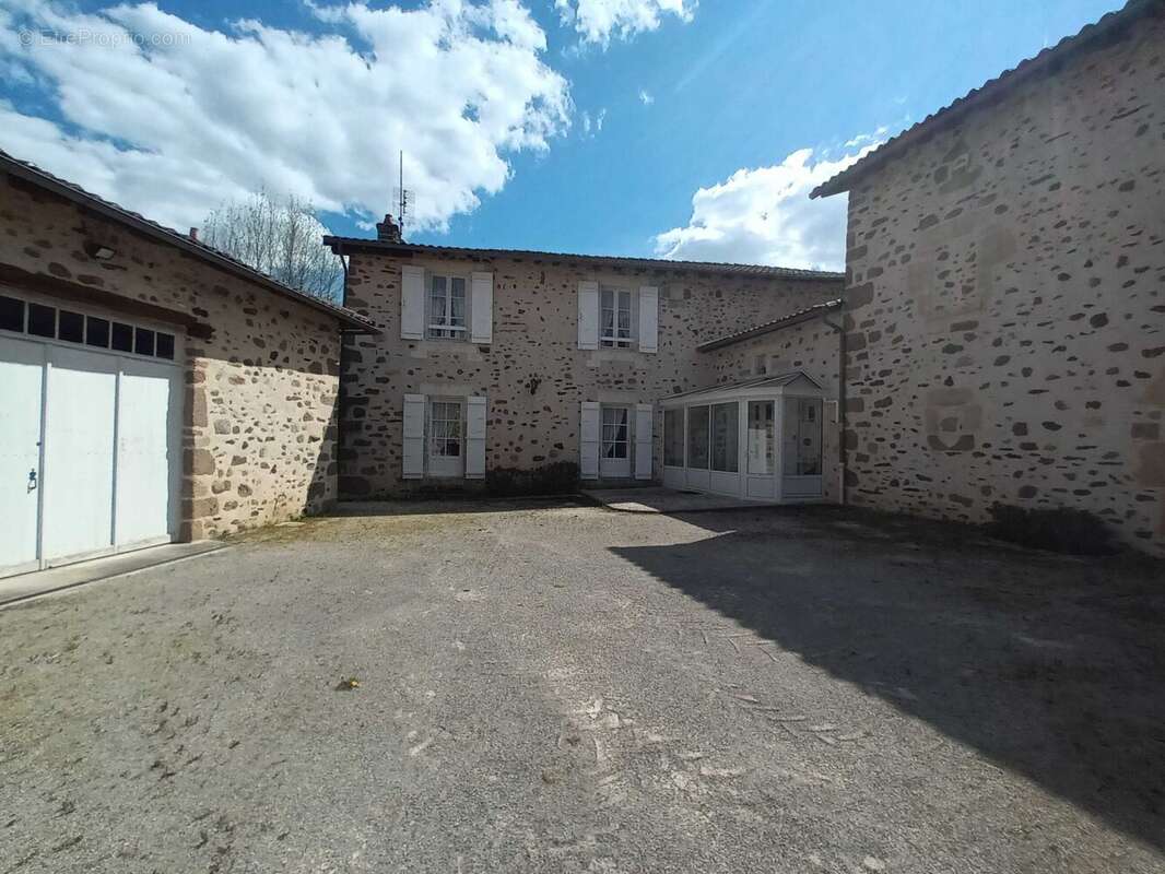 Maison à CHASSENEUIL-SUR-BONNIEURE