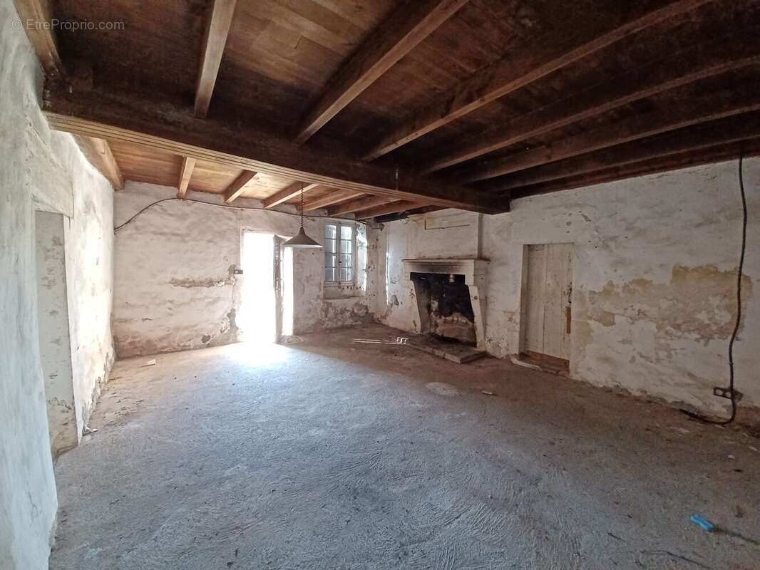 Maison à ROULLET-SAINT-ESTEPHE