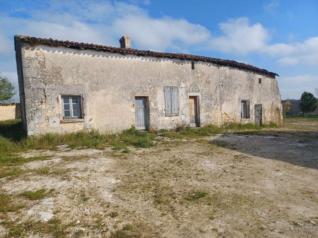 Maison à ROULLET-SAINT-ESTEPHE