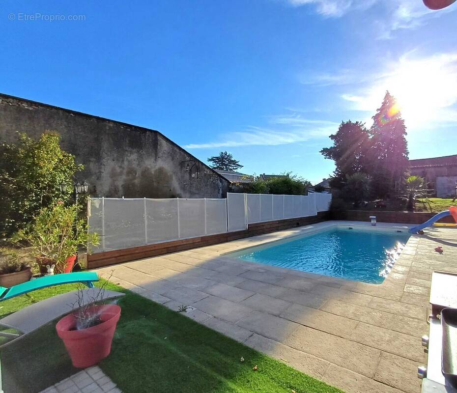 Maison à CHASSENEUIL-SUR-BONNIEURE