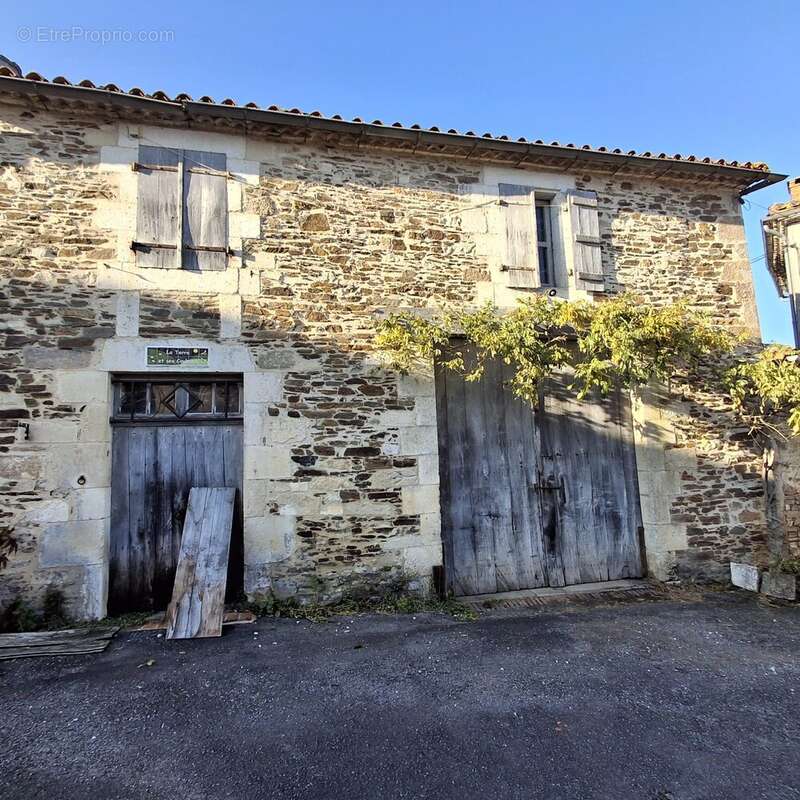 Maison à CHASSENEUIL-SUR-BONNIEURE
