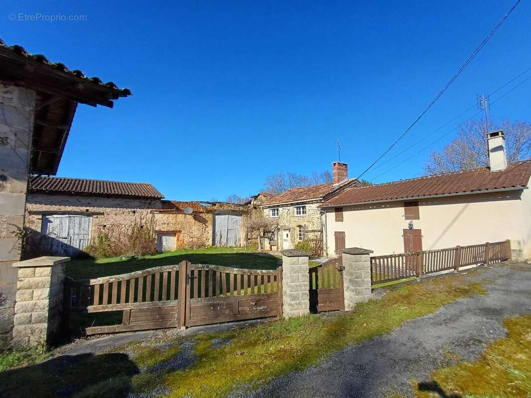 Maison à CHASSENEUIL-SUR-BONNIEURE