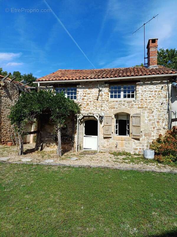 Maison à CHASSENEUIL-SUR-BONNIEURE