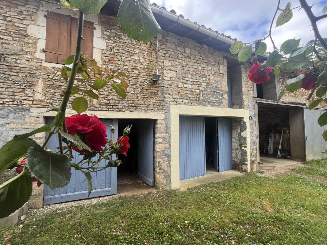 Maison à CHASSENEUIL-SUR-BONNIEURE