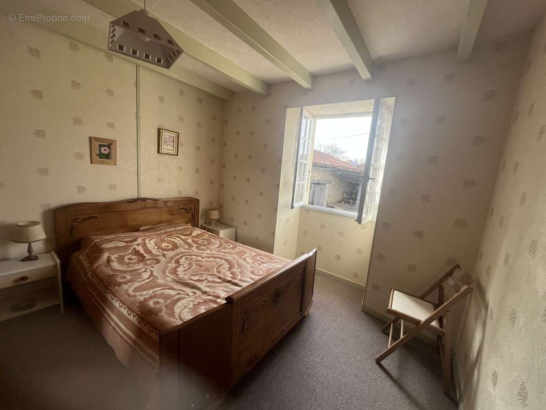 Maison à CHASSENEUIL-SUR-BONNIEURE