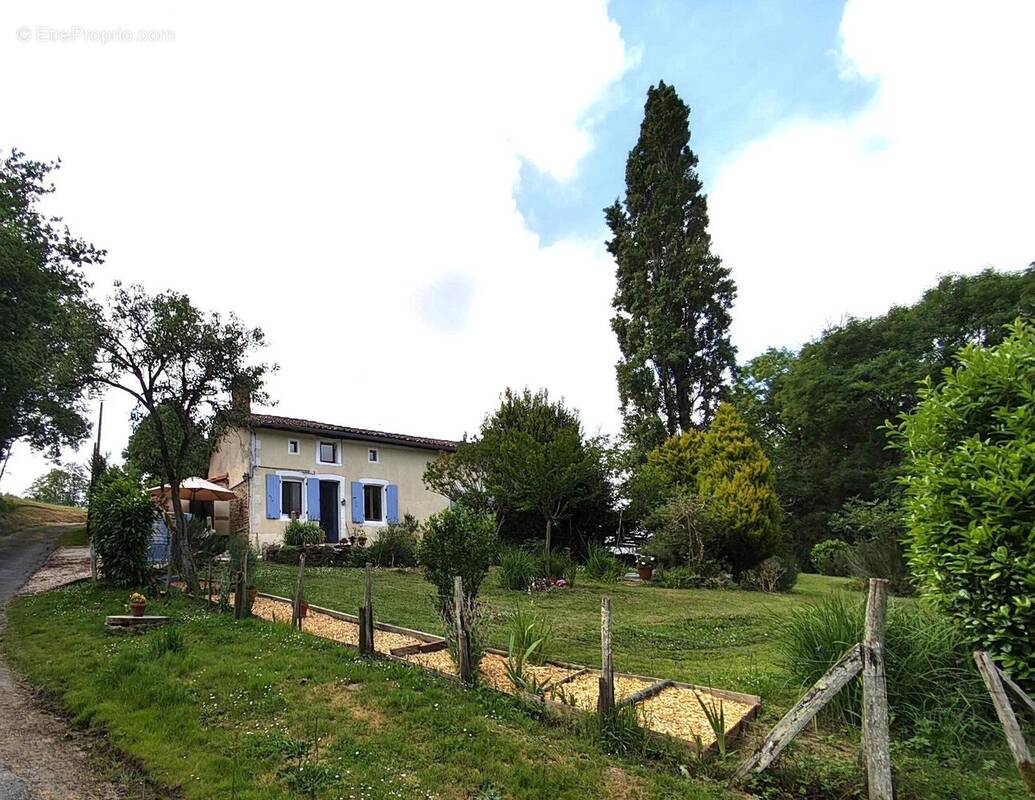 Maison à CHASSENEUIL-SUR-BONNIEURE