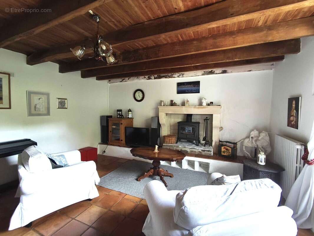 Maison à CHASSENEUIL-SUR-BONNIEURE