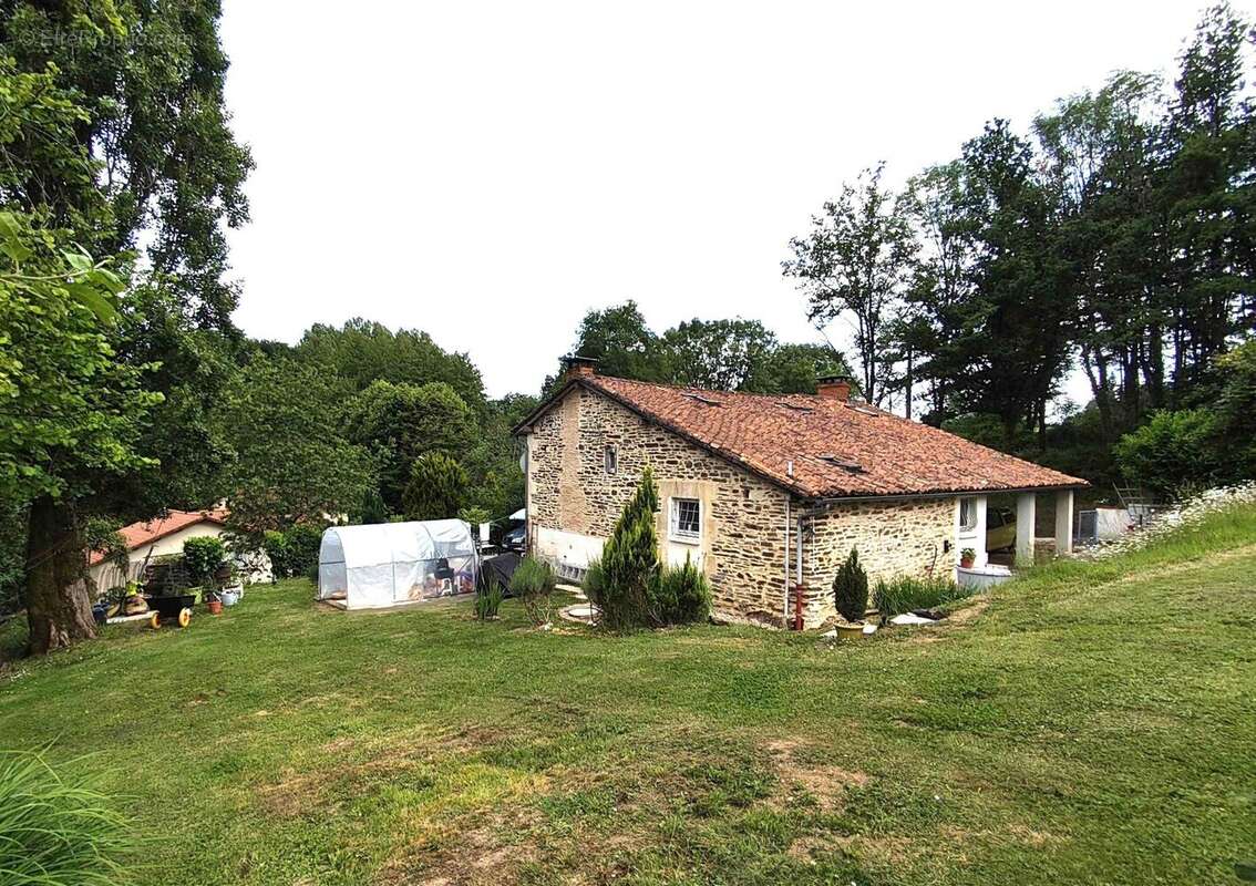 Maison à CHASSENEUIL-SUR-BONNIEURE