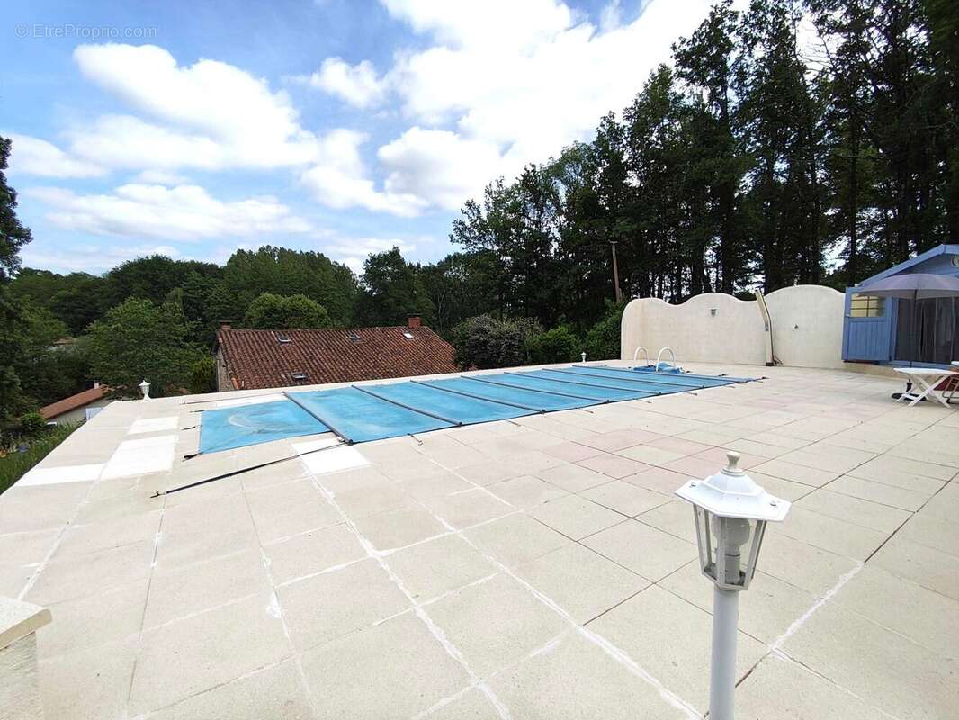 Maison à CHASSENEUIL-SUR-BONNIEURE