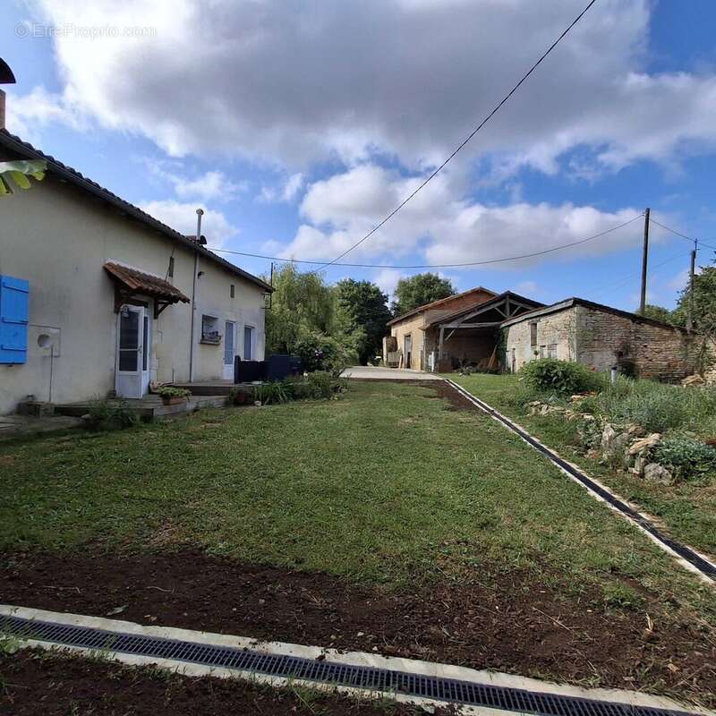 Maison à CELLEFROUIN