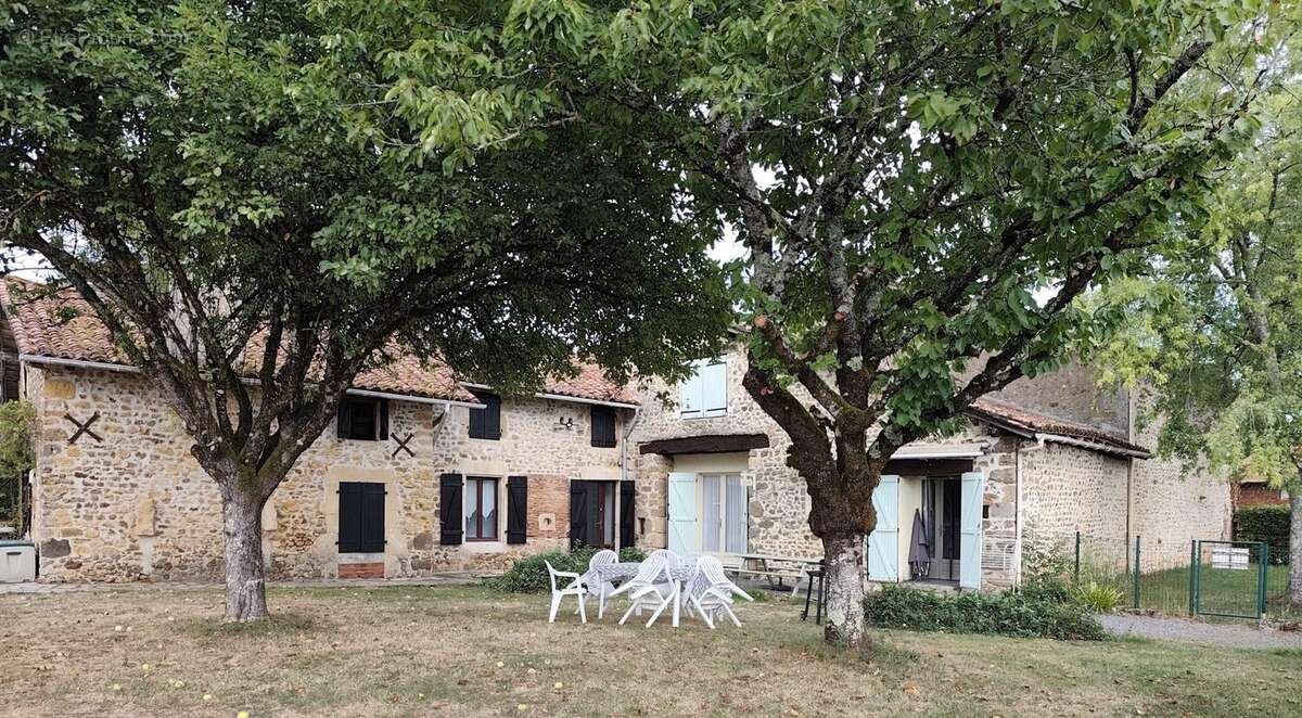 Maison à CHASSENEUIL-SUR-BONNIEURE