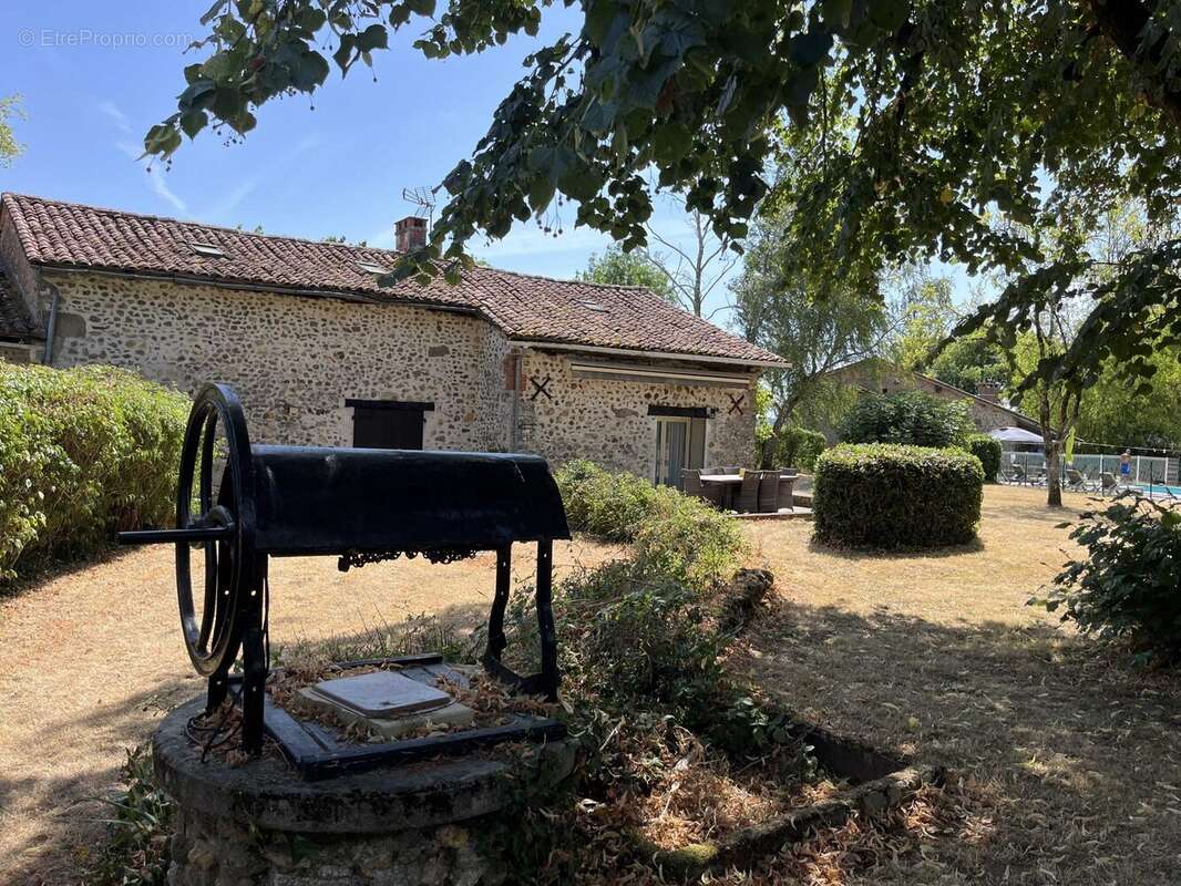 Maison à CHASSENEUIL-SUR-BONNIEURE