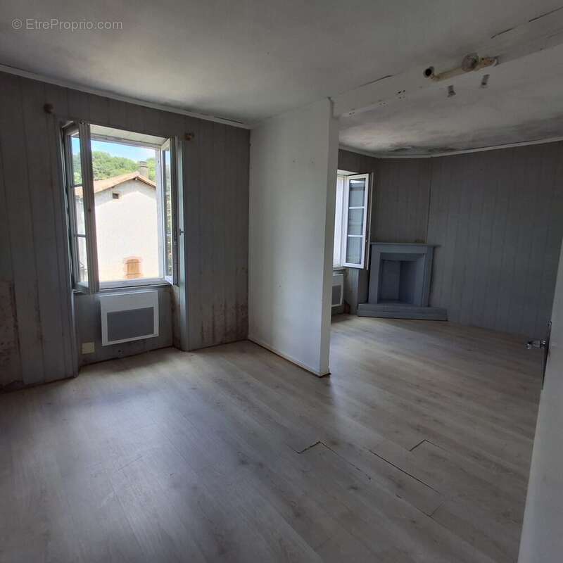 Maison à VITRAC-SAINT-VINCENT