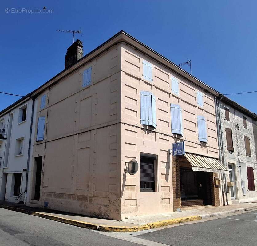 Maison à CHASSENEUIL-SUR-BONNIEURE