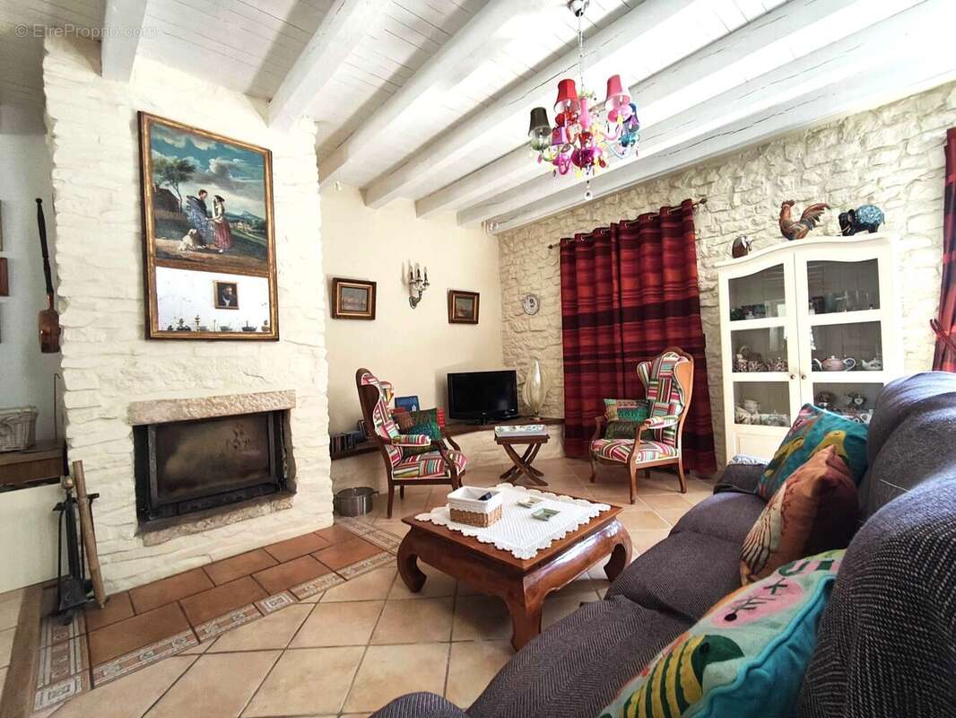 Maison à CHASSENEUIL-SUR-BONNIEURE