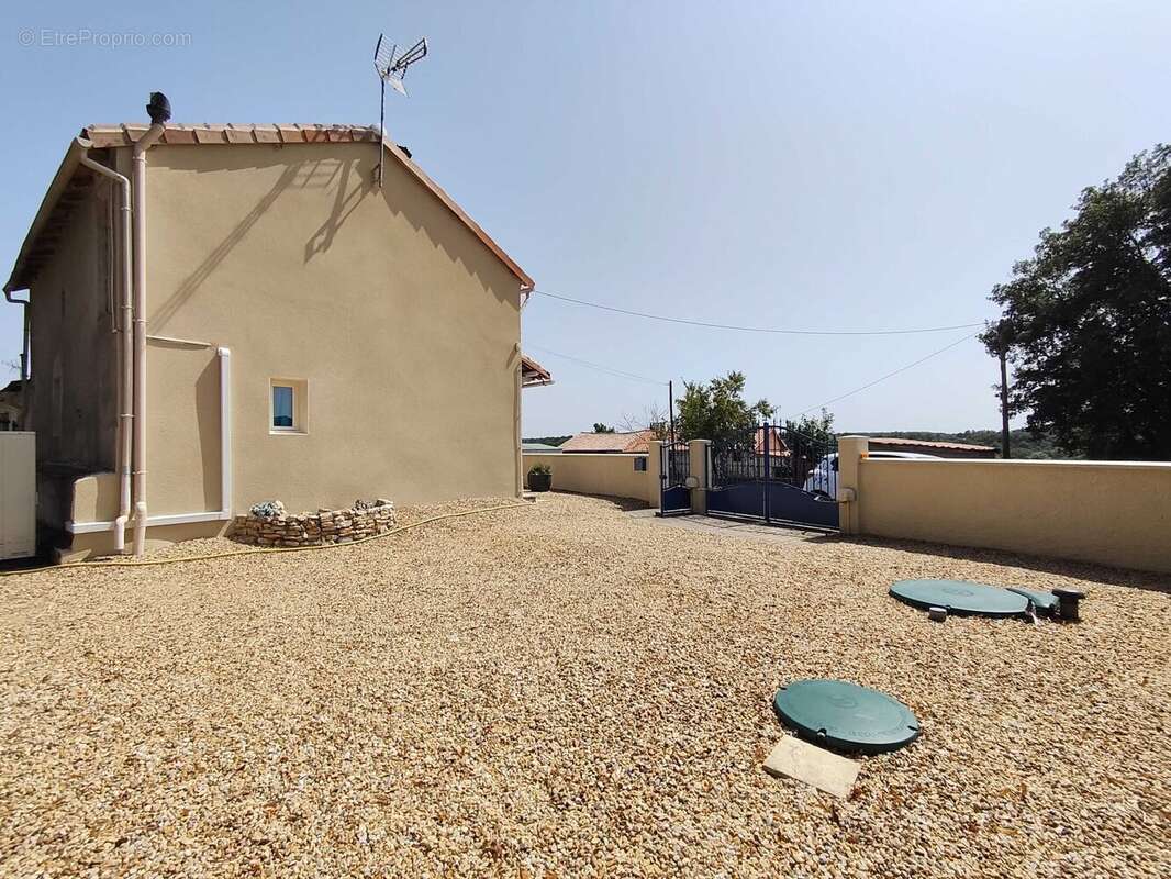 Maison à CHASSENEUIL-SUR-BONNIEURE