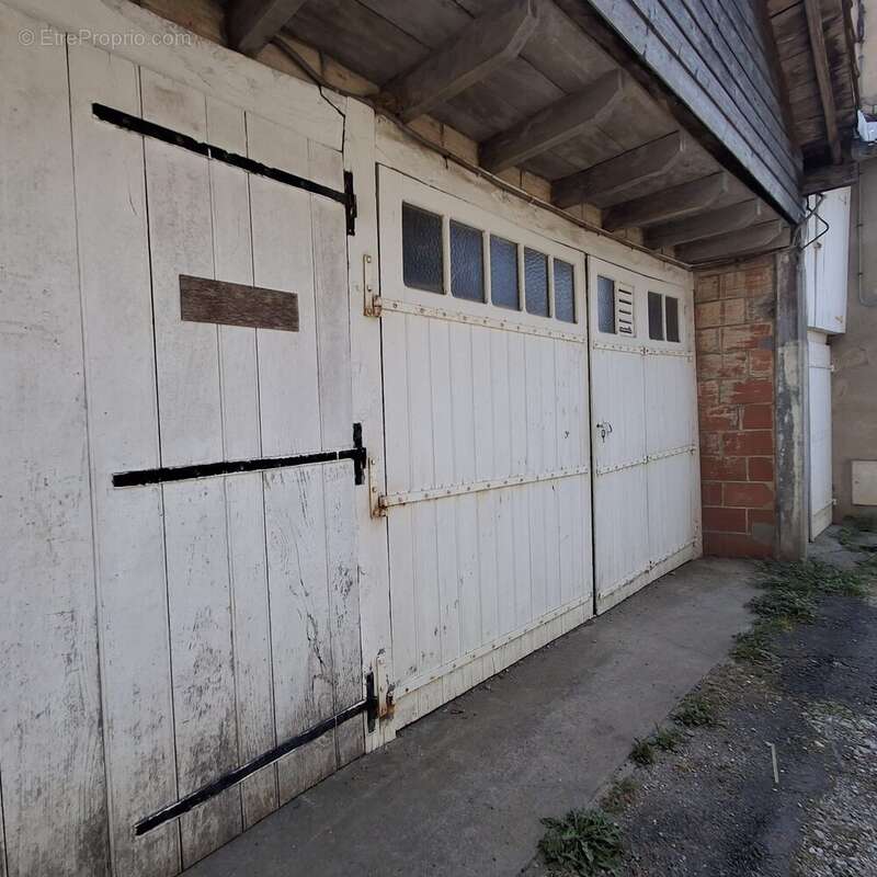 Parking à CHASSENEUIL-SUR-BONNIEURE