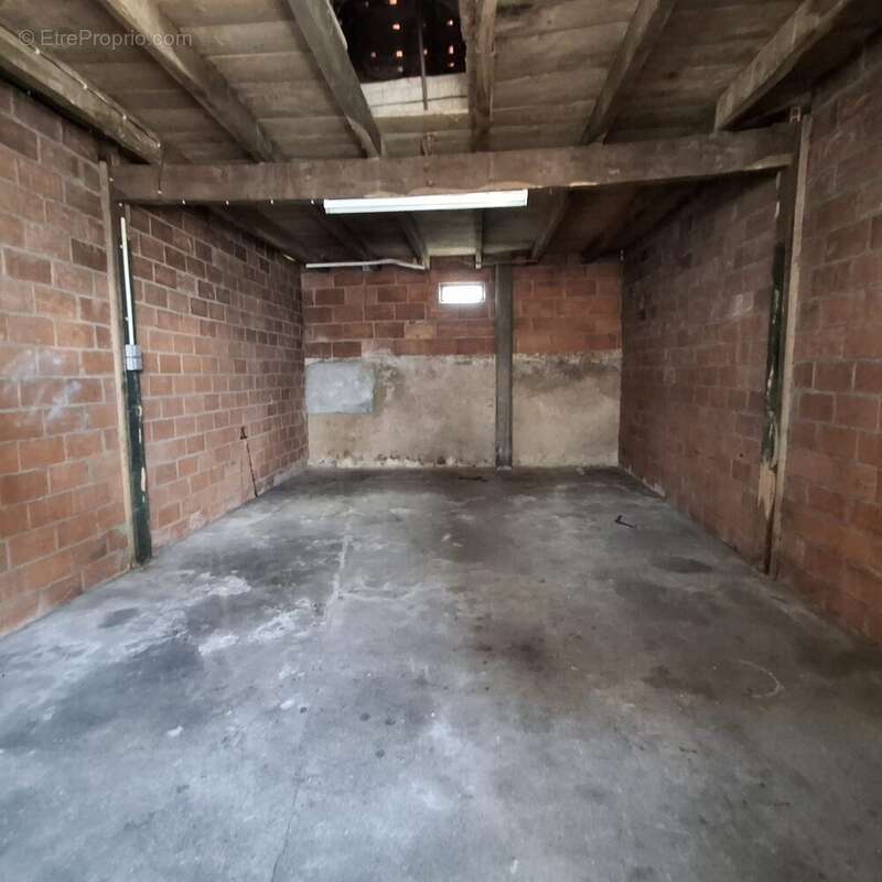 Parking à CHASSENEUIL-SUR-BONNIEURE