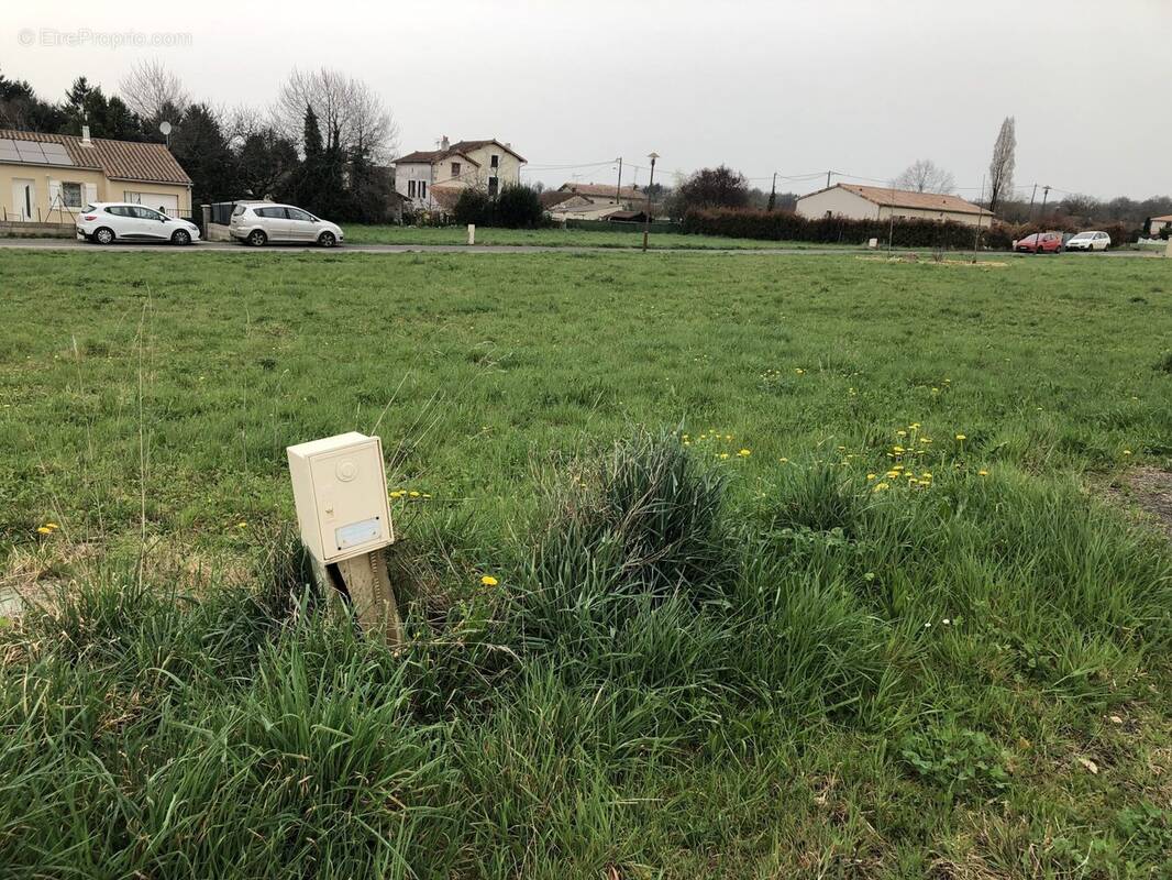 Terrain à SAINT-CLAUD