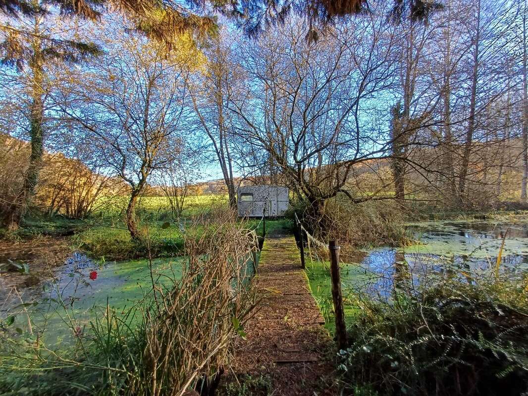 Terrain à CELLEFROUIN
