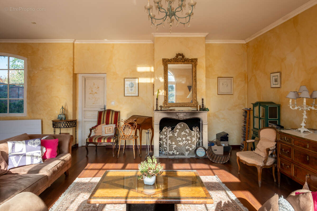 Maison à VERRIERES-LE-BUISSON