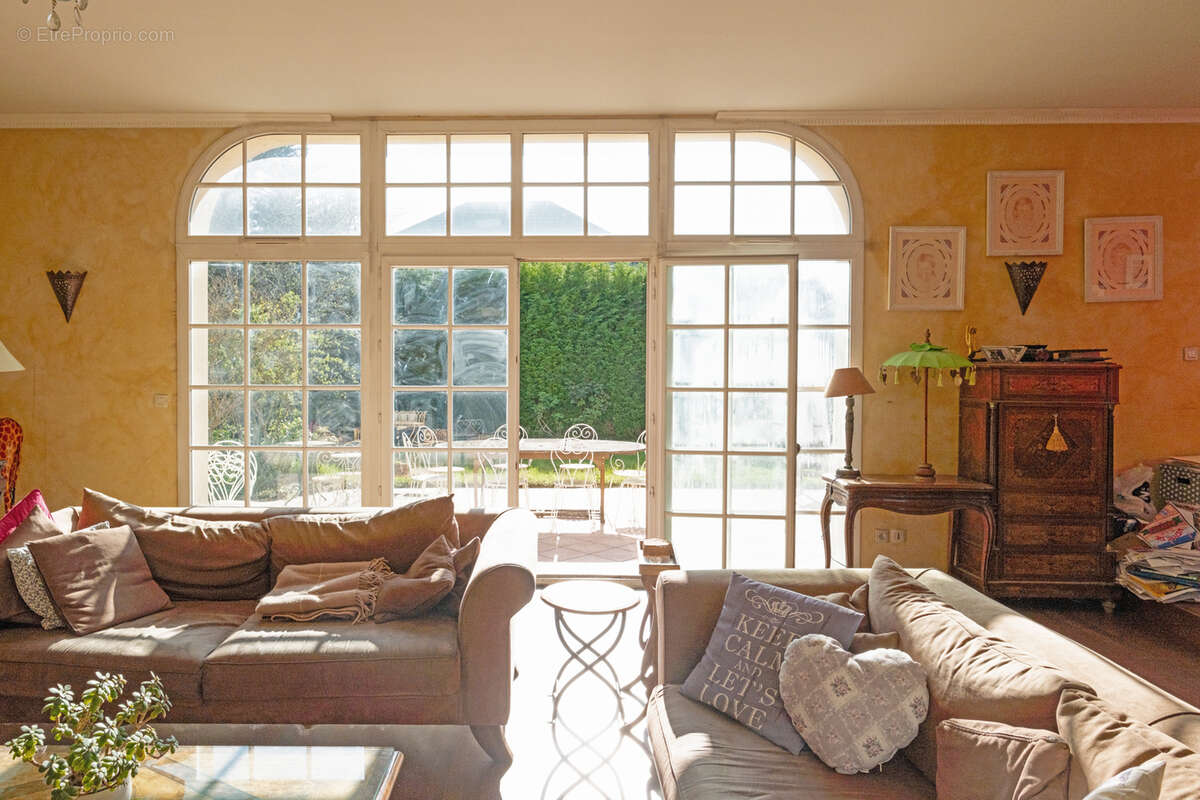 Maison à VERRIERES-LE-BUISSON