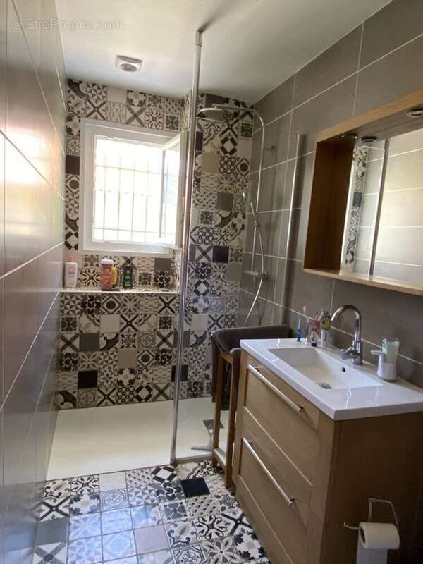 Maison à SAINT-YRIEIX-SUR-CHARENTE