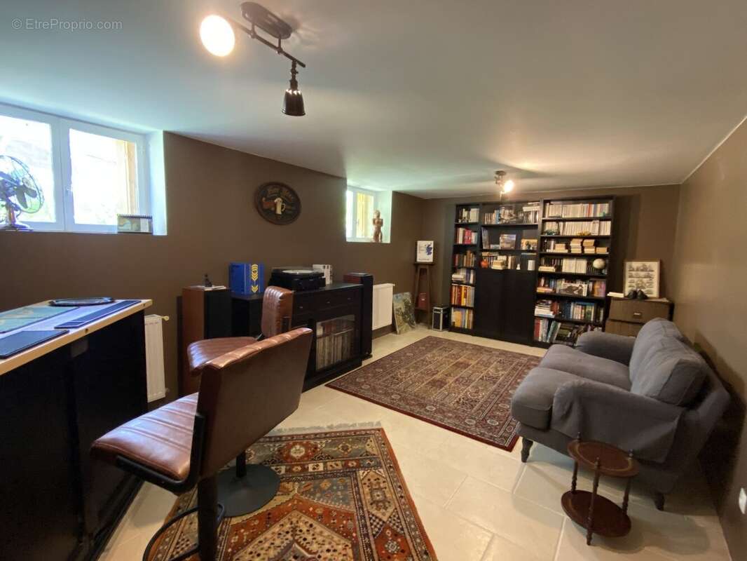 Maison à SAINT-YRIEIX-SUR-CHARENTE