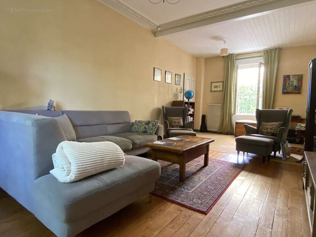 Maison à SAINT-YRIEIX-SUR-CHARENTE