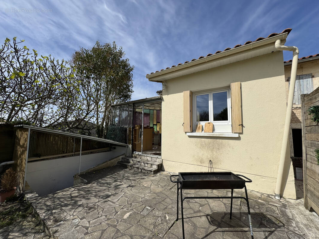 Maison à BARBEZIEUX-SAINT-HILAIRE