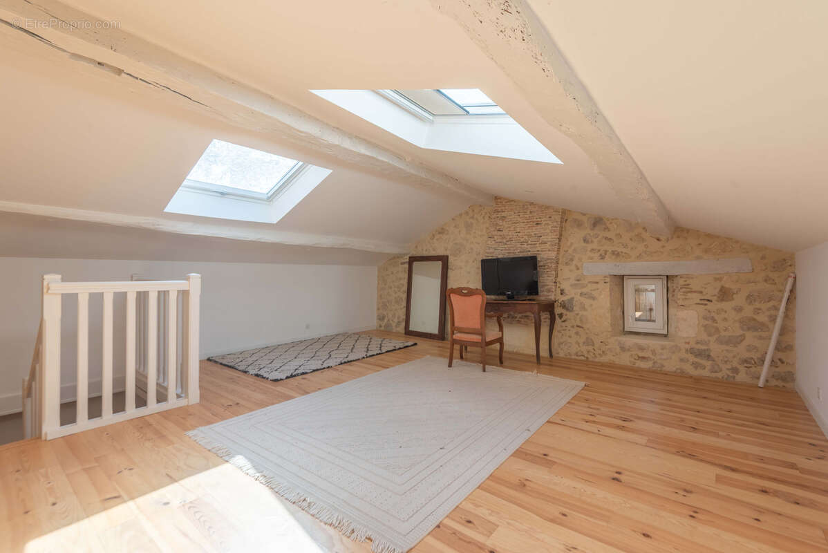 Maison à CAMBLANES-ET-MEYNAC