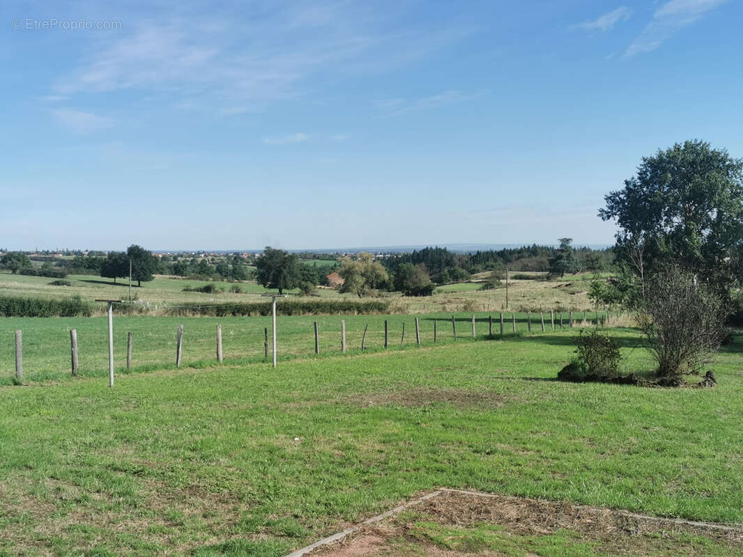 Maison à SAINT-JEAN-SAINT-MAURICE-SUR-LOIRE