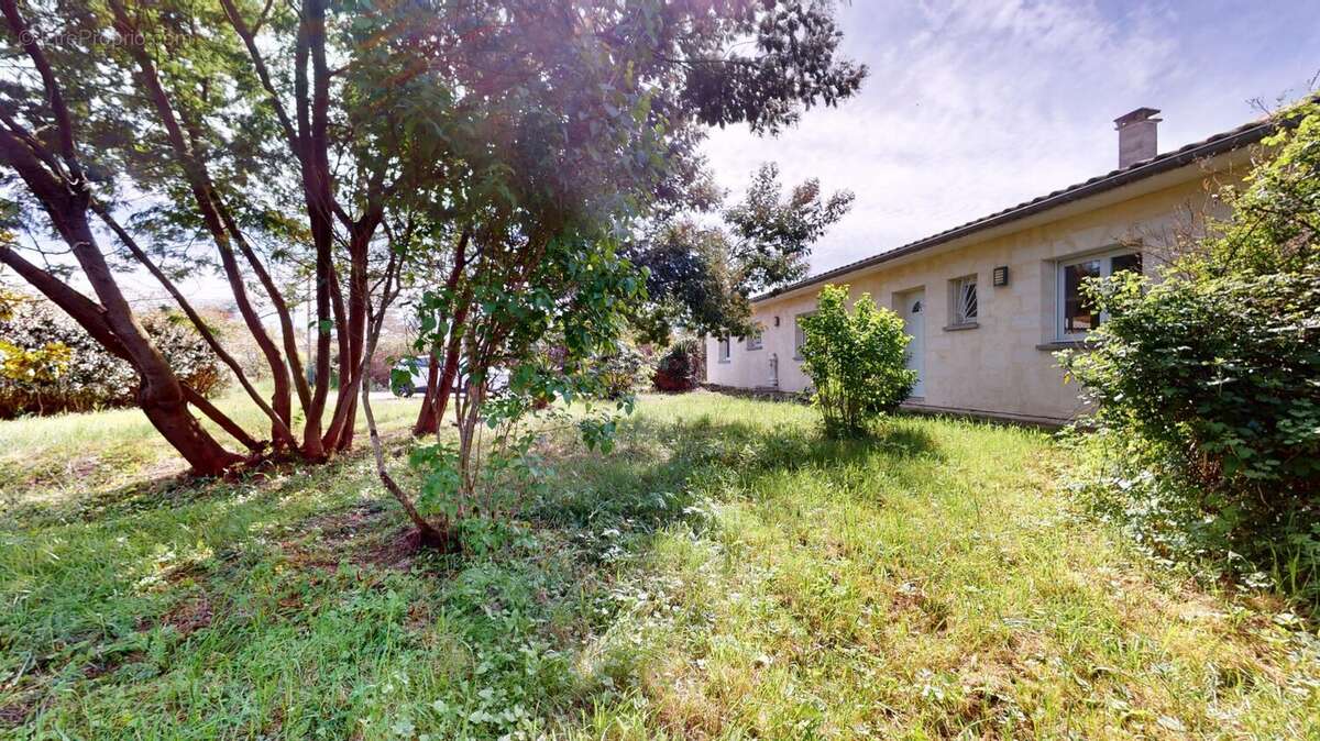 Maison à SAINT-CAPRAIS-DE-BORDEAUX