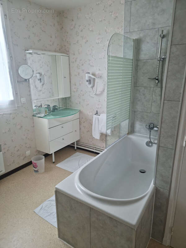 Commerce à SAINT-MARCEL