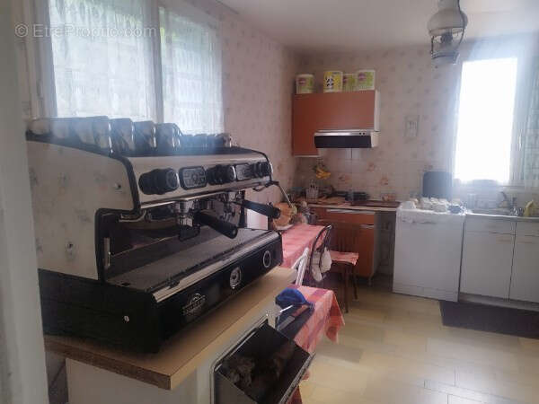 Commerce à SAINT-MARCEL